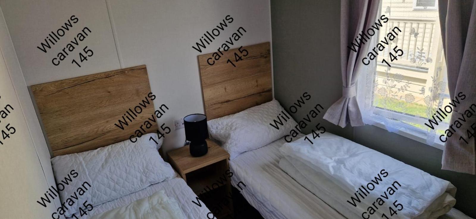 Willows Caravan 145 Llanddwywe Exteriör bild